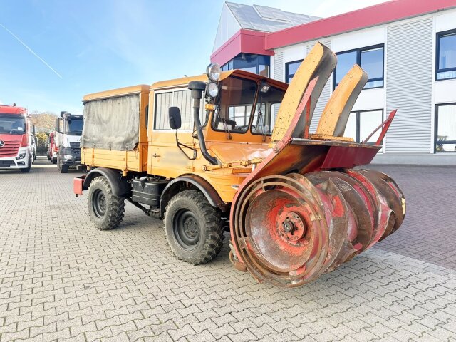 Unimog U