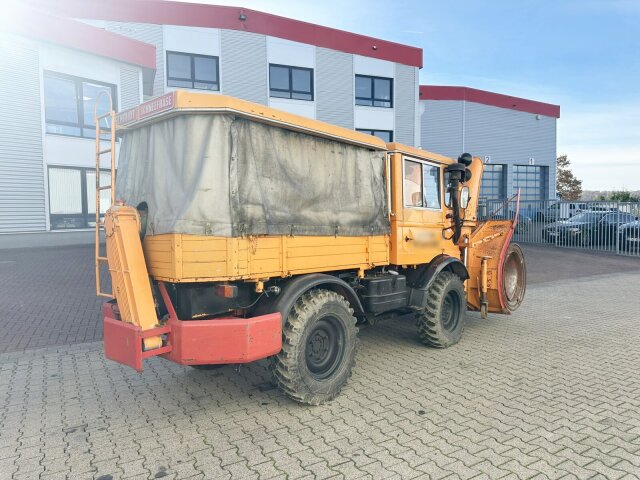 Unimog U