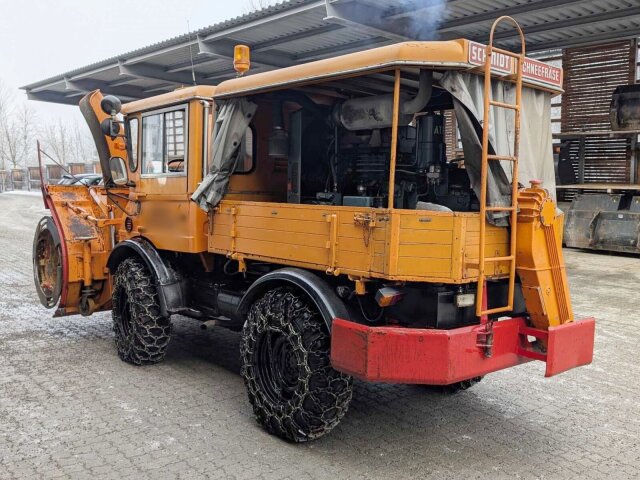 Unimog U