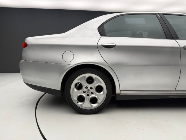 Alfa Romeo 166
