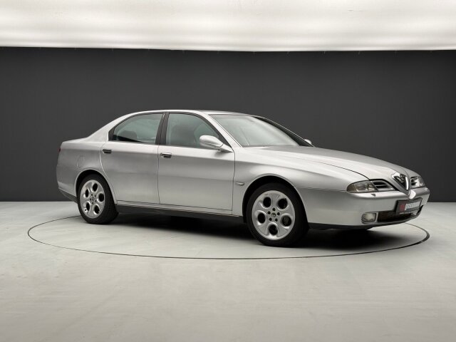 Alfa Romeo 166