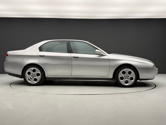 Alfa Romeo 166