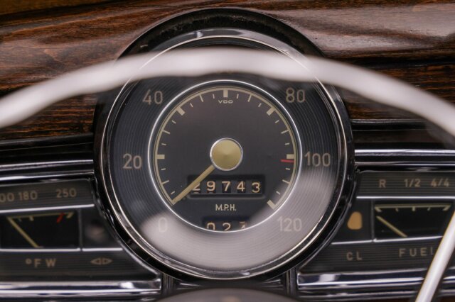 Mercedes-Benz 300