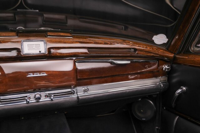 Mercedes-Benz 300