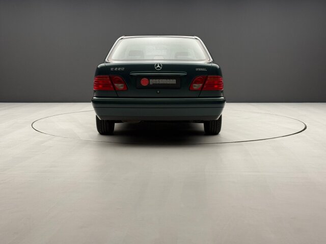 Mercedes-Benz E 220