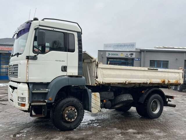 MANTGA 18.360 4X4 BB