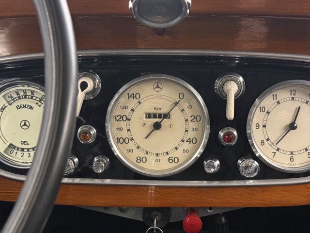 Mercedes-Benz 230