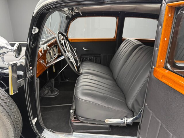 Mercedes-Benz 230
