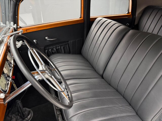 Mercedes-Benz 230