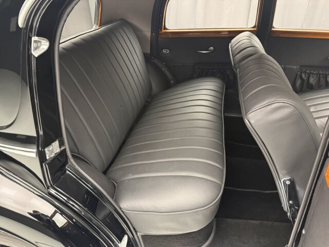 Mercedes-Benz 230