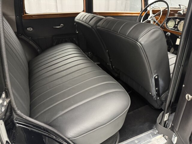 Mercedes-Benz 230