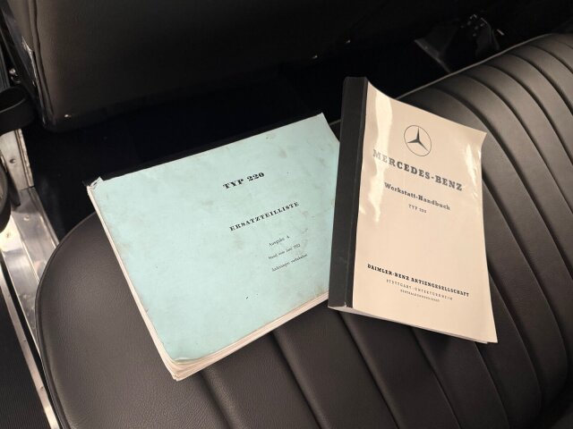 Mercedes-Benz 230