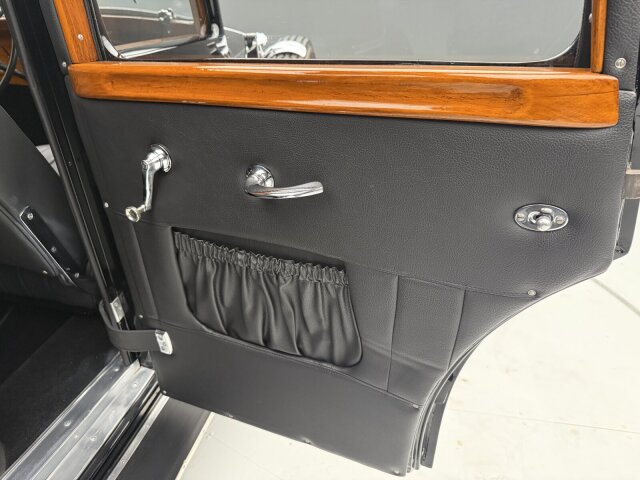 Mercedes-Benz 230