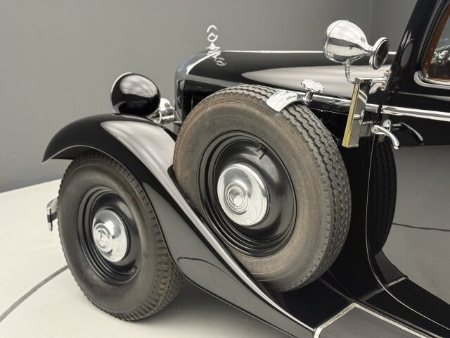 Mercedes-Benz 230