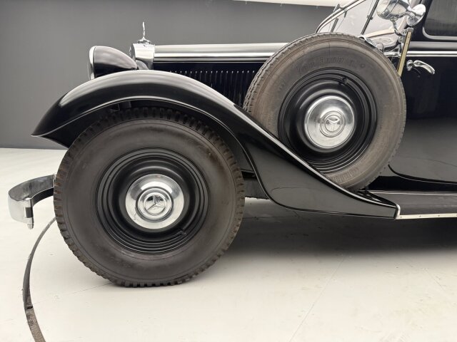 Mercedes-Benz 230