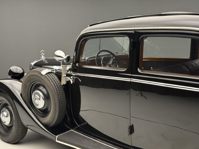 Mercedes-Benz 230