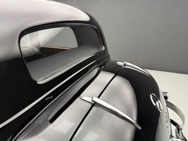Mercedes-Benz 230