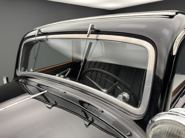 Mercedes-Benz 230