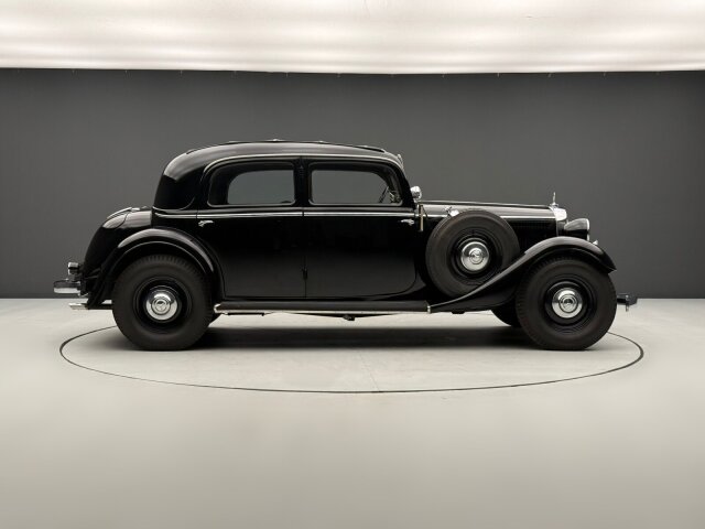 Mercedes-Benz 230