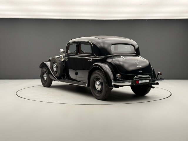 Mercedes-Benz 230
