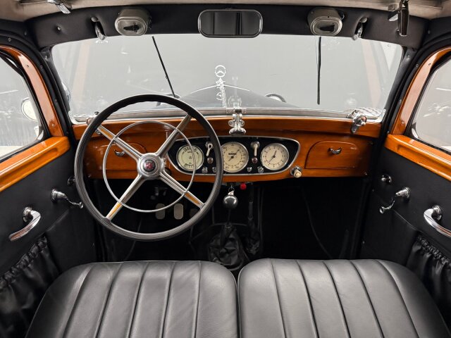 Mercedes-Benz 230