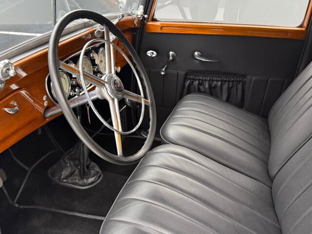 Mercedes-Benz 230