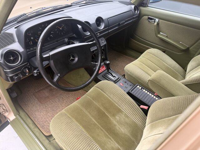 Mercedes-Benz 200
