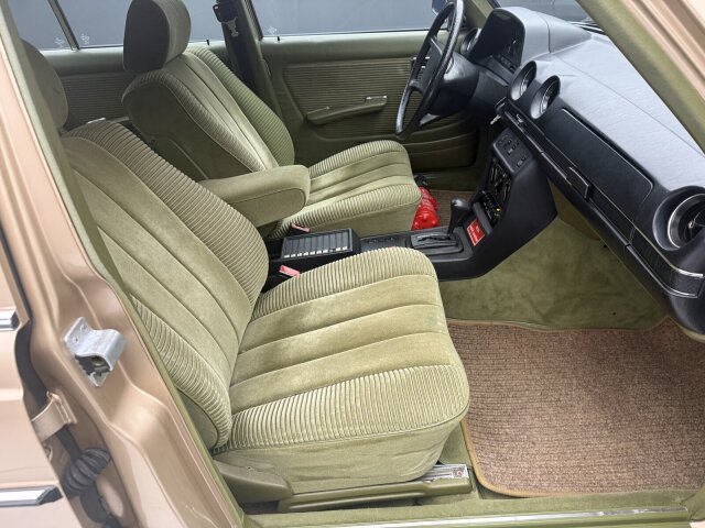 Mercedes-Benz 200