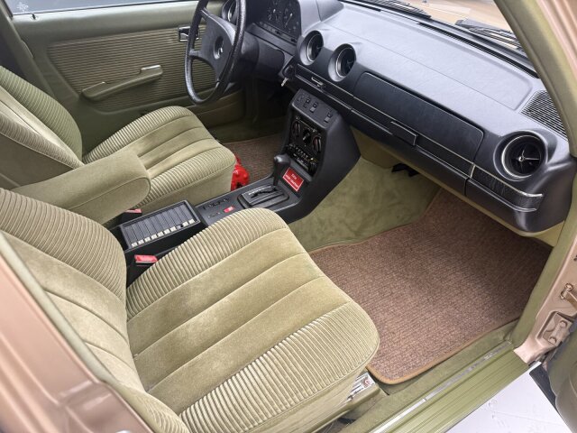 Mercedes-Benz 200
