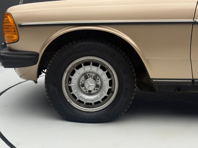 Mercedes-Benz 200