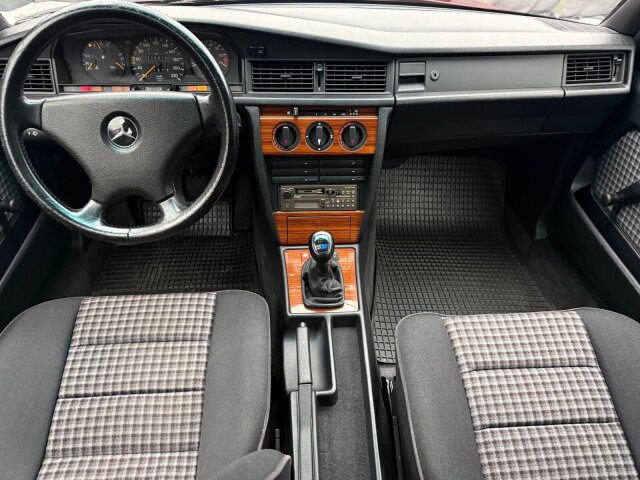 Mercedes-Benz 190 E