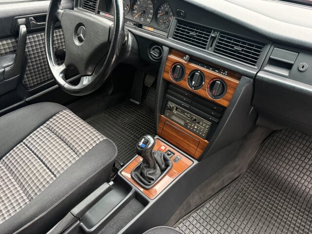 Mercedes-Benz 190 E