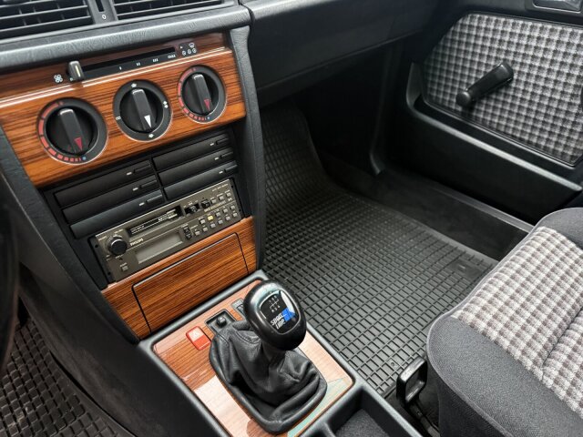 Mercedes-Benz 190 E