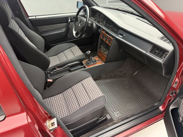Mercedes-Benz 190 E