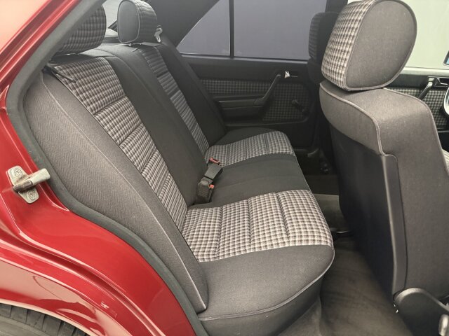 Mercedes-Benz 190 E