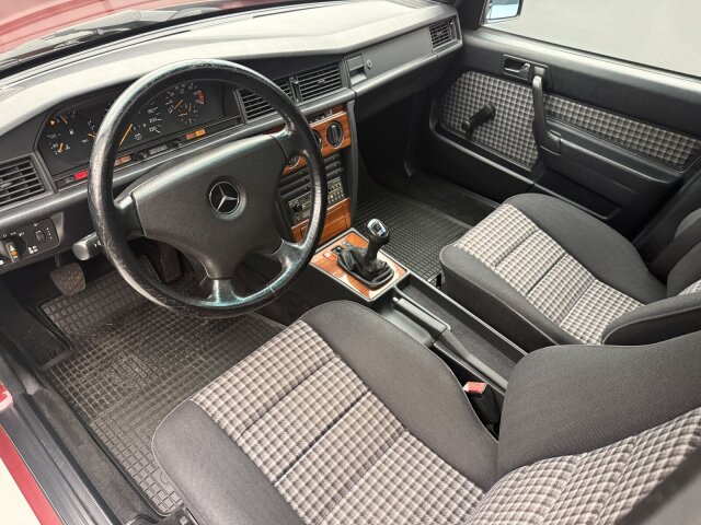 Mercedes-Benz 190 E