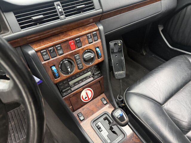 Mercedes-Benz 300