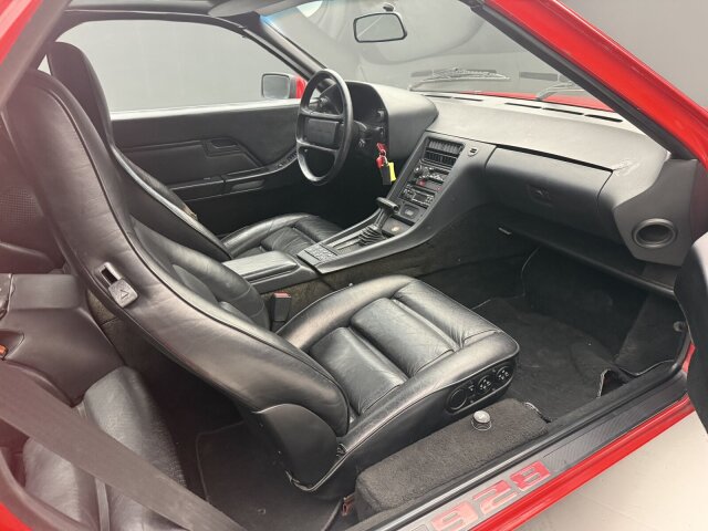 Porsche 928