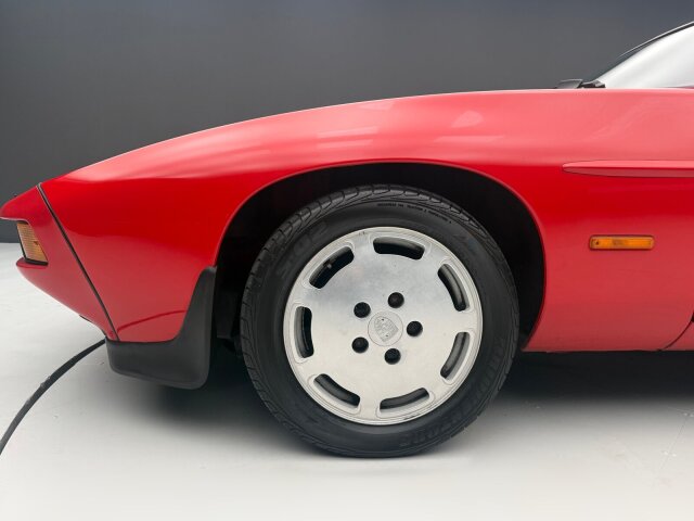 Porsche 928