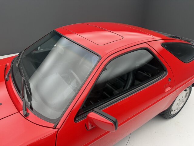 Porsche 928