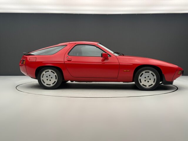 Porsche 928