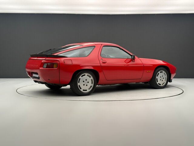 Porsche 928