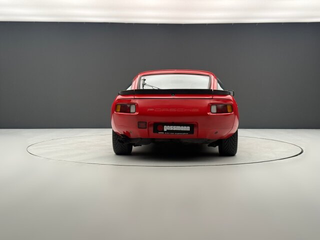 Porsche 928