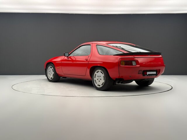 Porsche 928