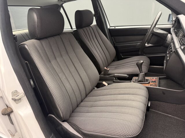 Mercedes-Benz 190 E