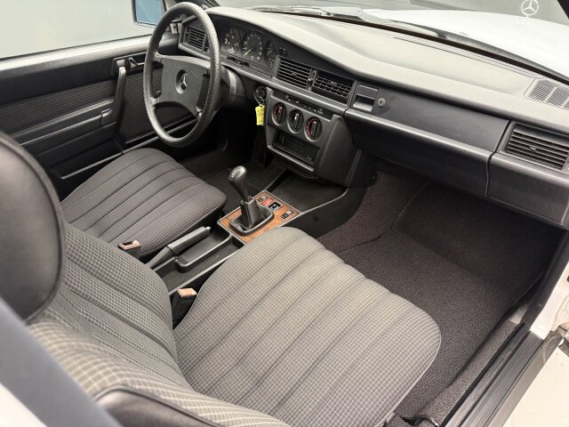 Mercedes-Benz 190 E