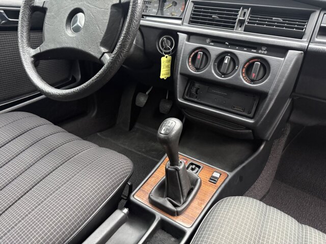 Mercedes-Benz 190 E