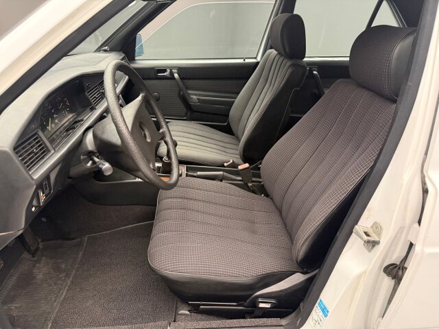 Mercedes-Benz 190 E