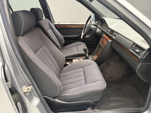 Mercedes-Benz 200