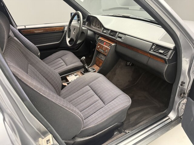 Mercedes-Benz 200